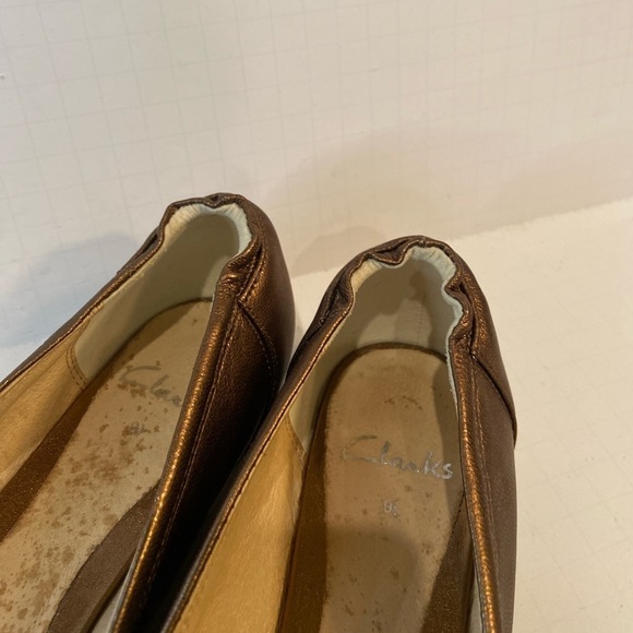 Clarks~Metallic Bronze Leather Slip-On Ballet Flat~Bow Detail~Round Tie~Size 9.5 - Picture 9 of 15
